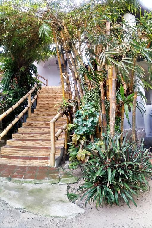 Bamboo Bungalows Resthouse Balabag  Buitenkant foto