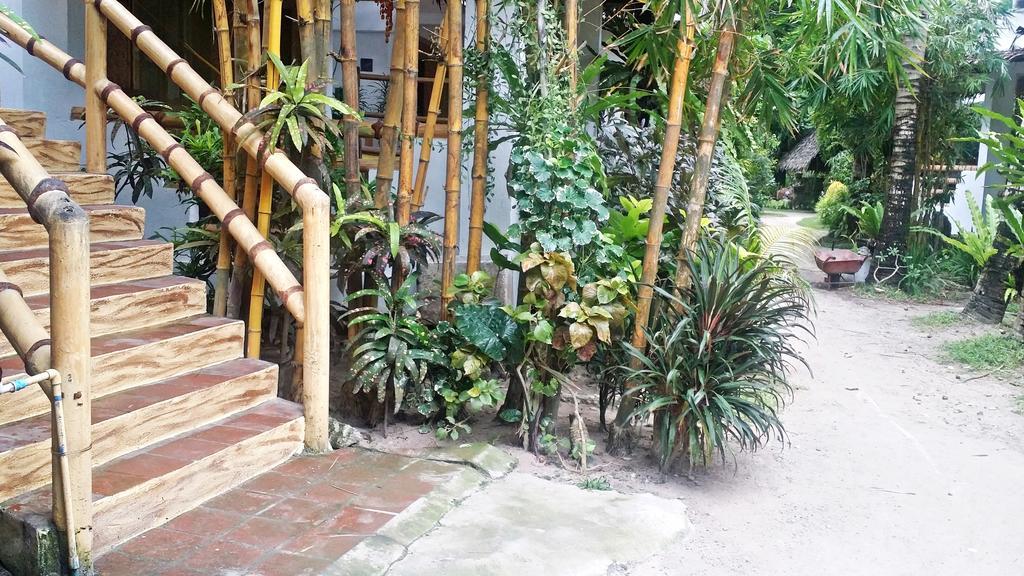 Bamboo Bungalows Resthouse Balabag  Buitenkant foto