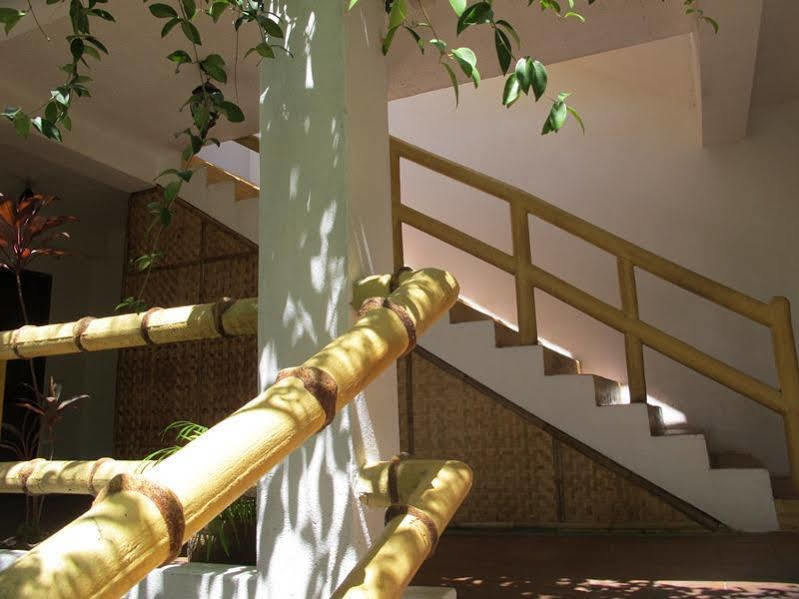 Bamboo Bungalows Resthouse Balabag  Buitenkant foto
