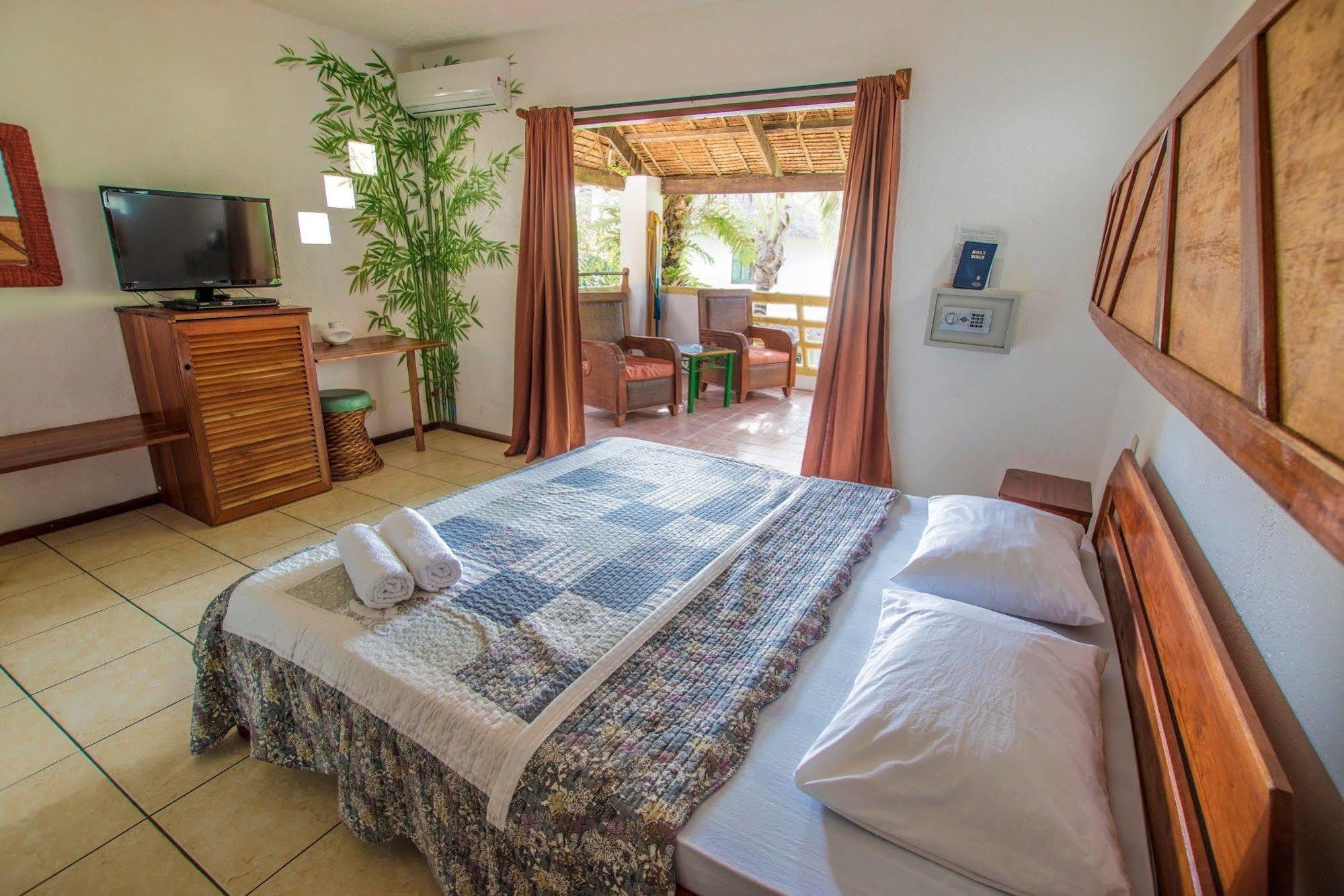 Bamboo Bungalows Resthouse Balabag  Buitenkant foto