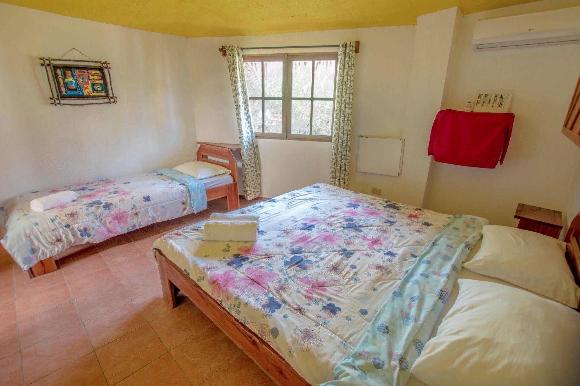 Bamboo Bungalows Resthouse Balabag  Buitenkant foto