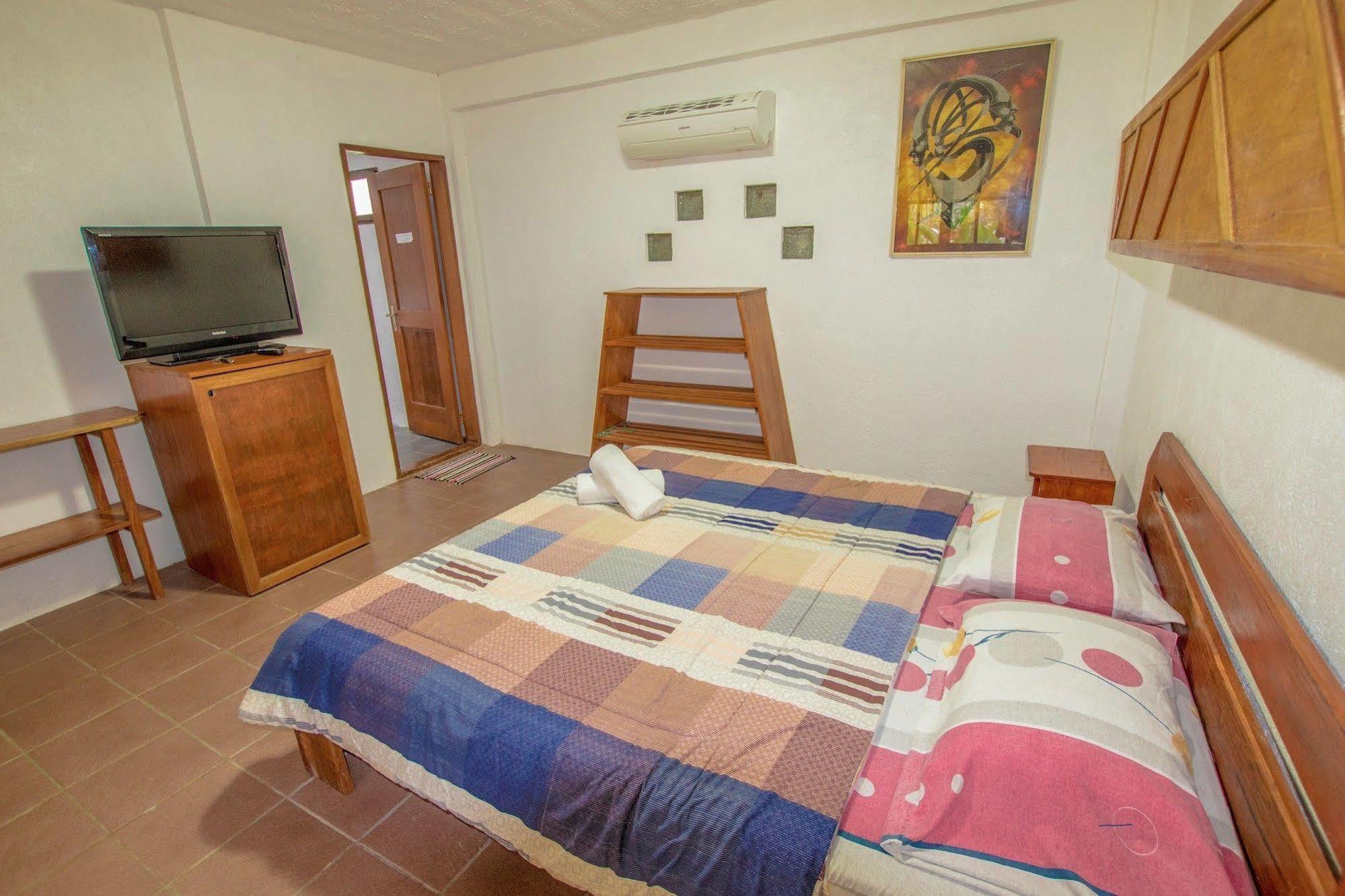 Bamboo Bungalows Resthouse Balabag  Buitenkant foto