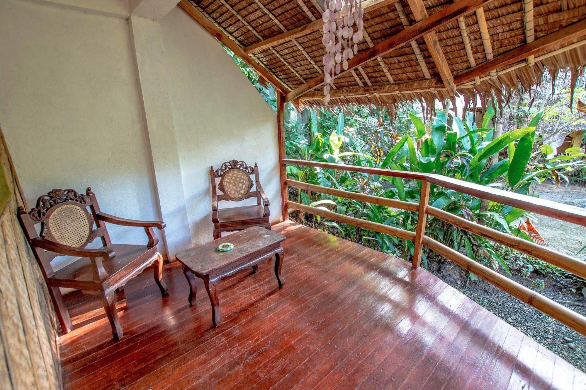 Bamboo Bungalows Resthouse Balabag  Buitenkant foto