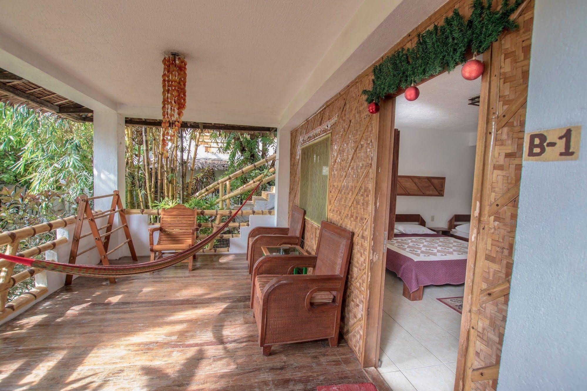 Bamboo Bungalows Resthouse Balabag  Buitenkant foto