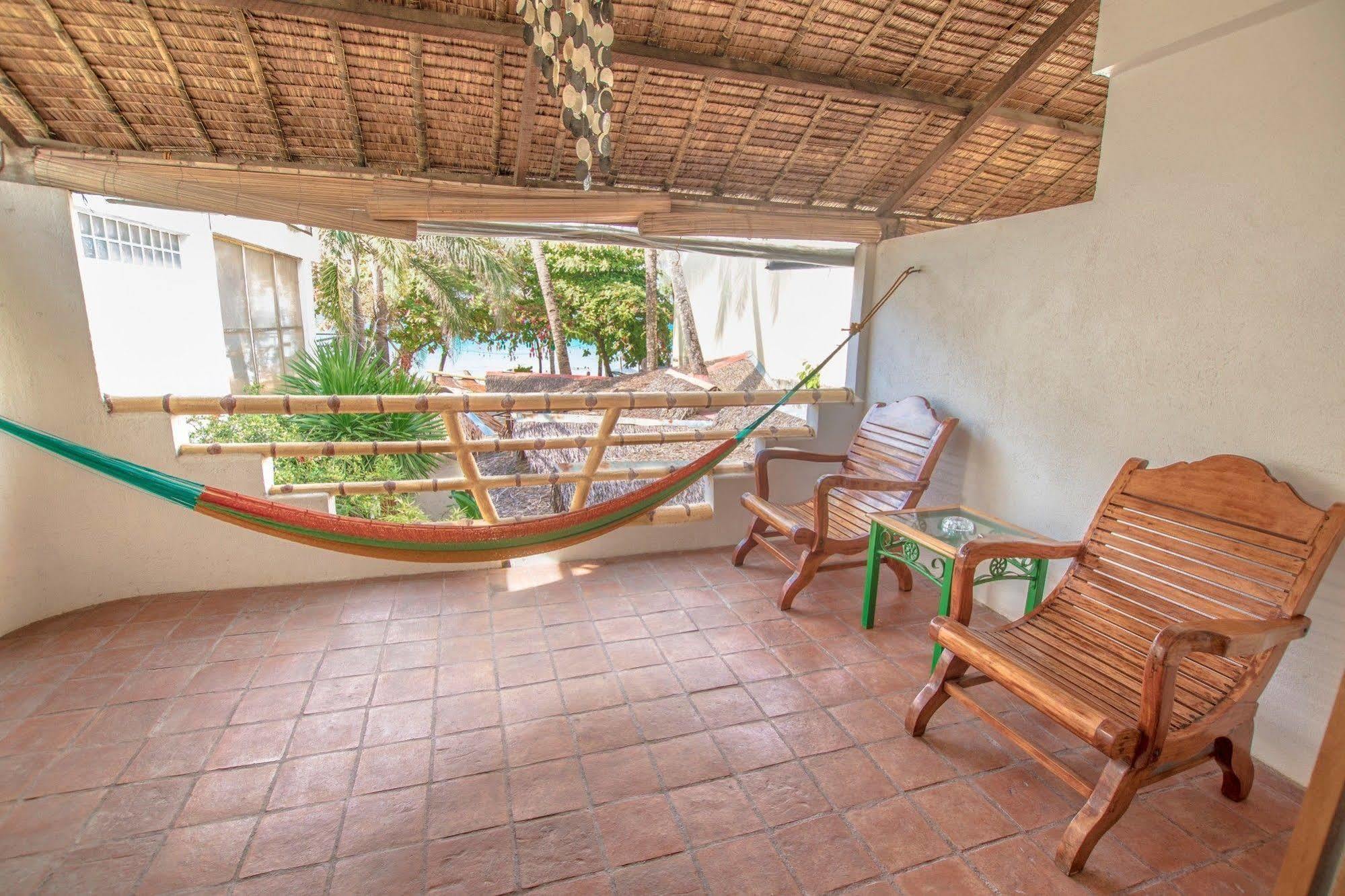 Bamboo Bungalows Resthouse Balabag  Buitenkant foto