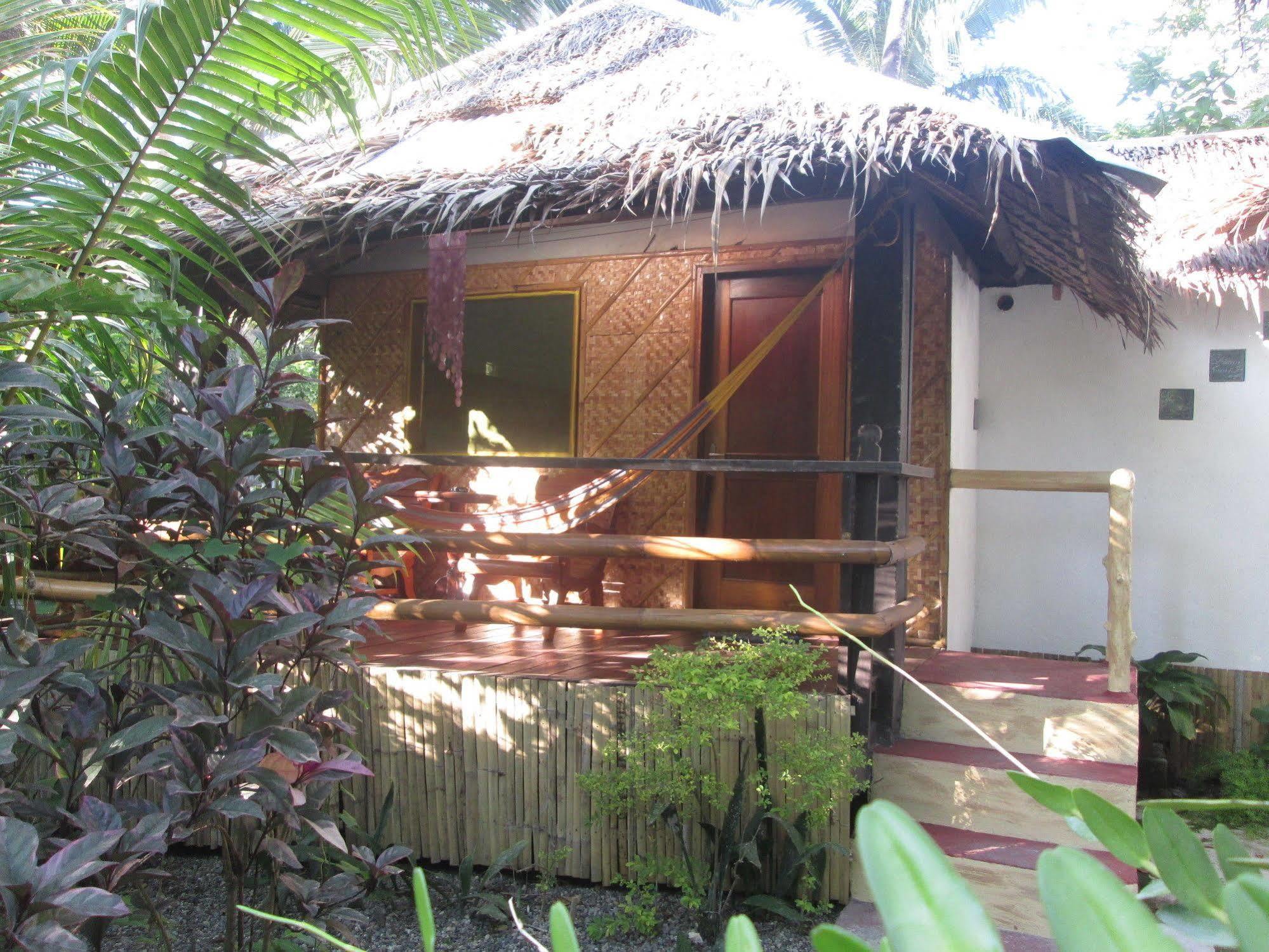 Bamboo Bungalows Resthouse Balabag  Buitenkant foto