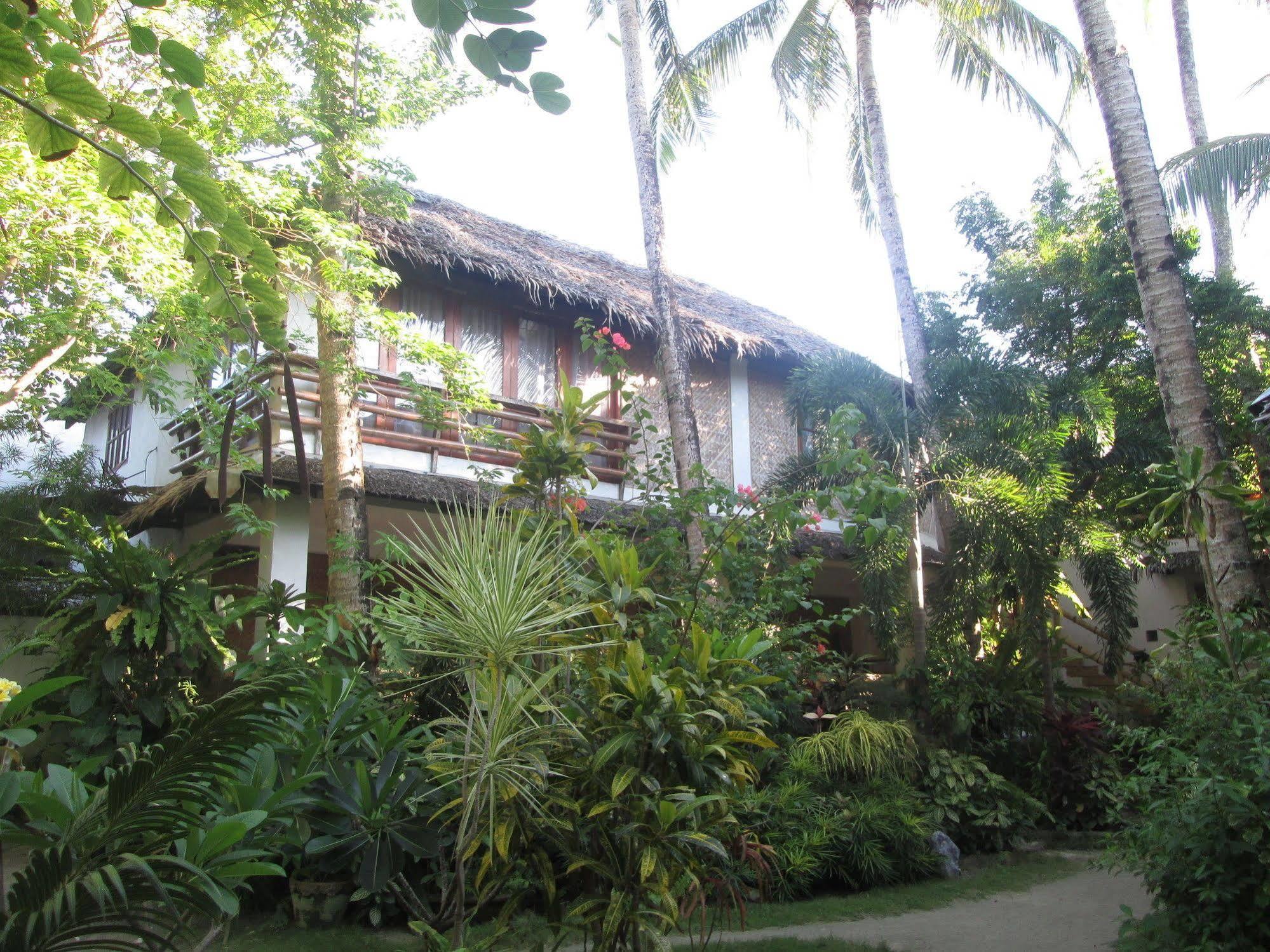 Bamboo Bungalows Resthouse Balabag  Buitenkant foto