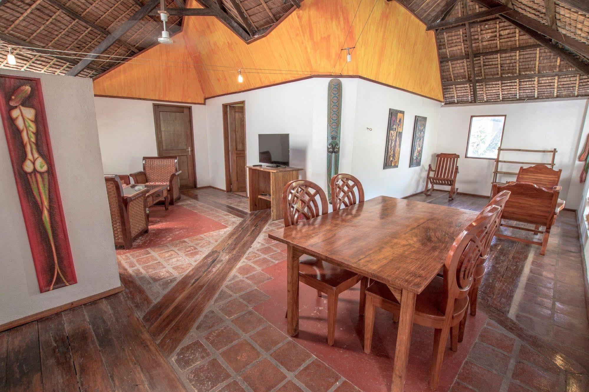 Bamboo Bungalows Resthouse Balabag  Buitenkant foto